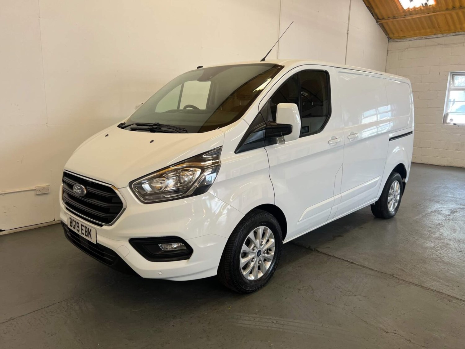 Ford Transit Custom Listing Image