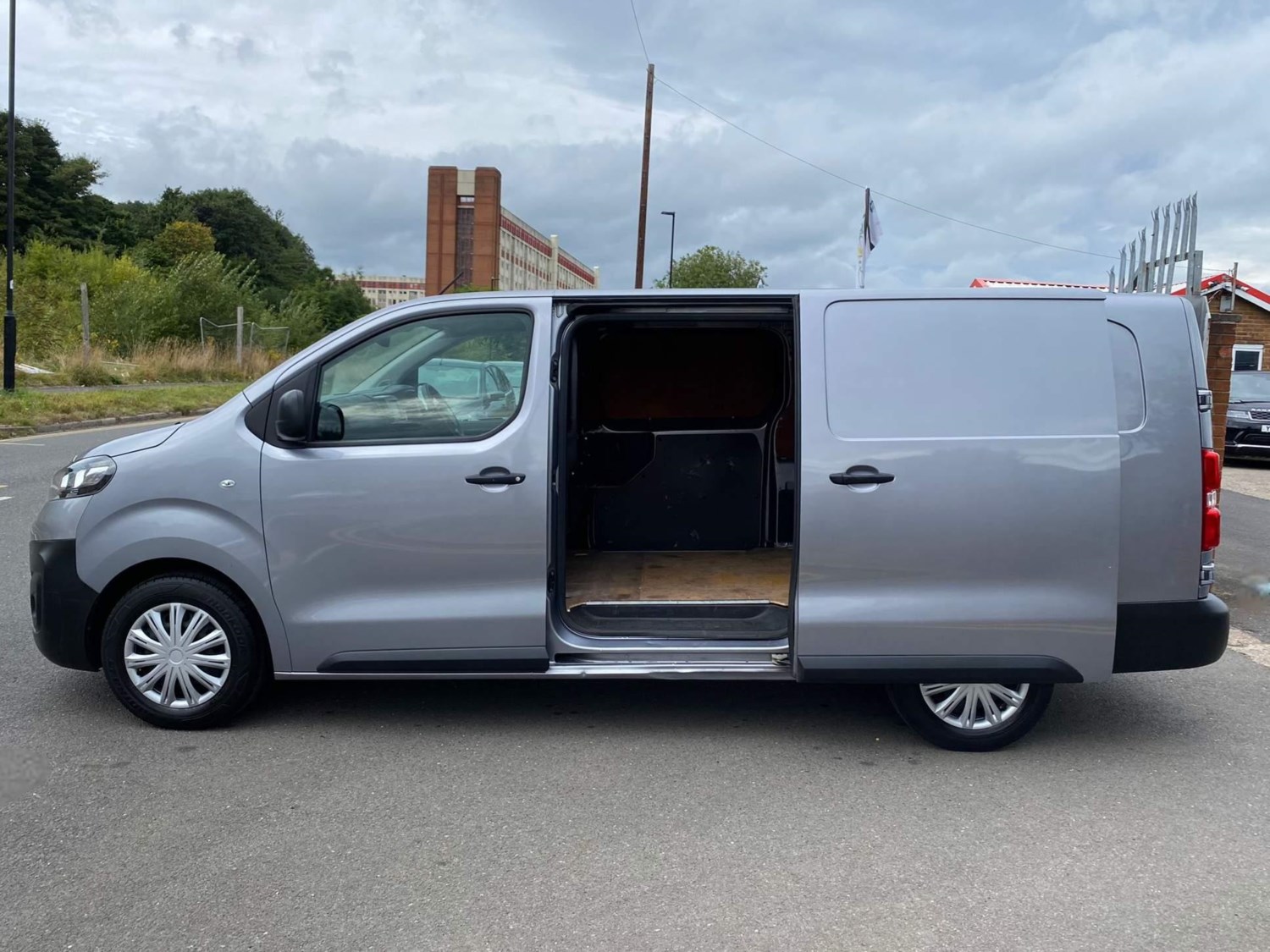 Vauxhall Vivaro Listing Image