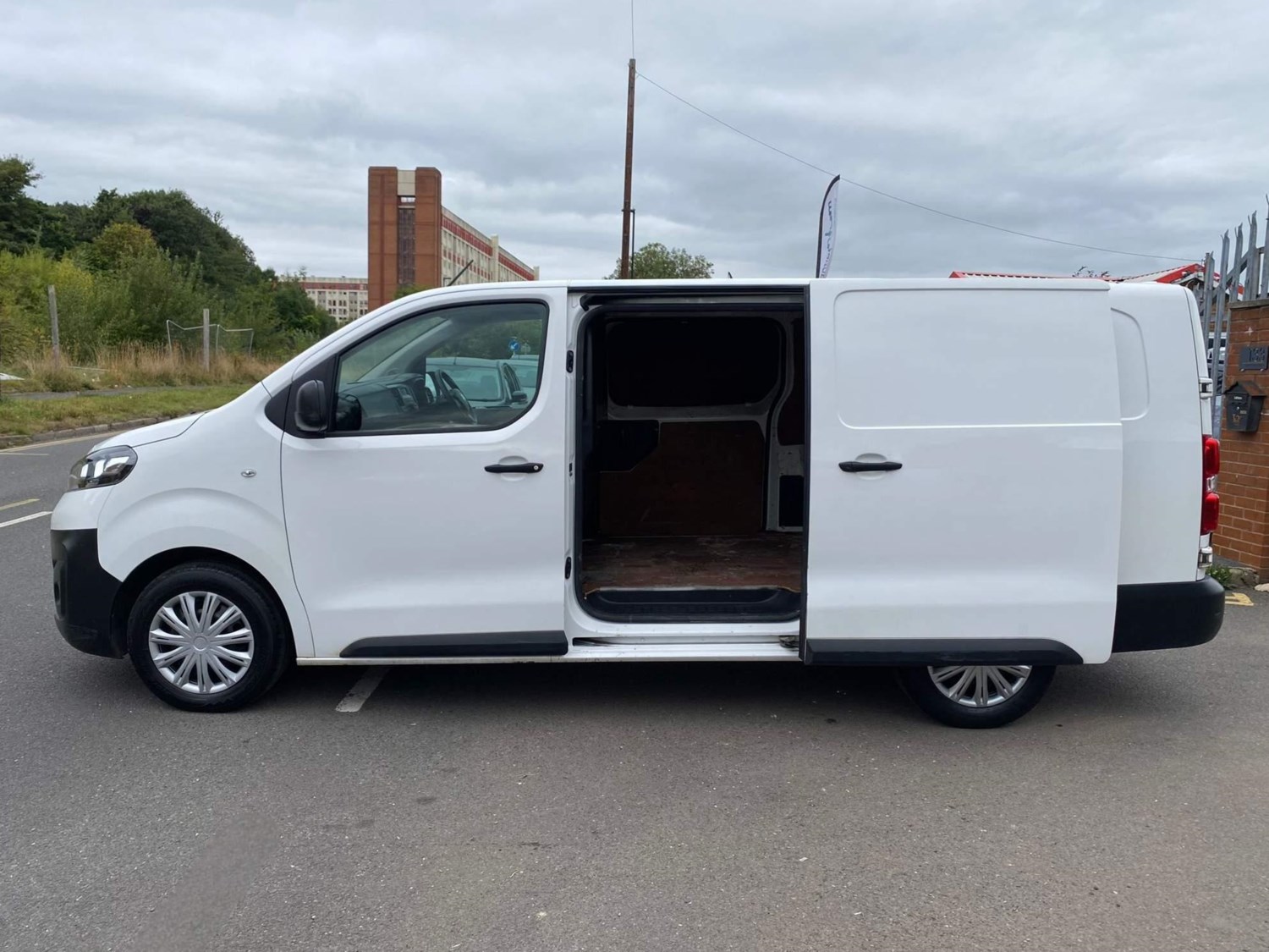 Vauxhall Vivaro Listing Image