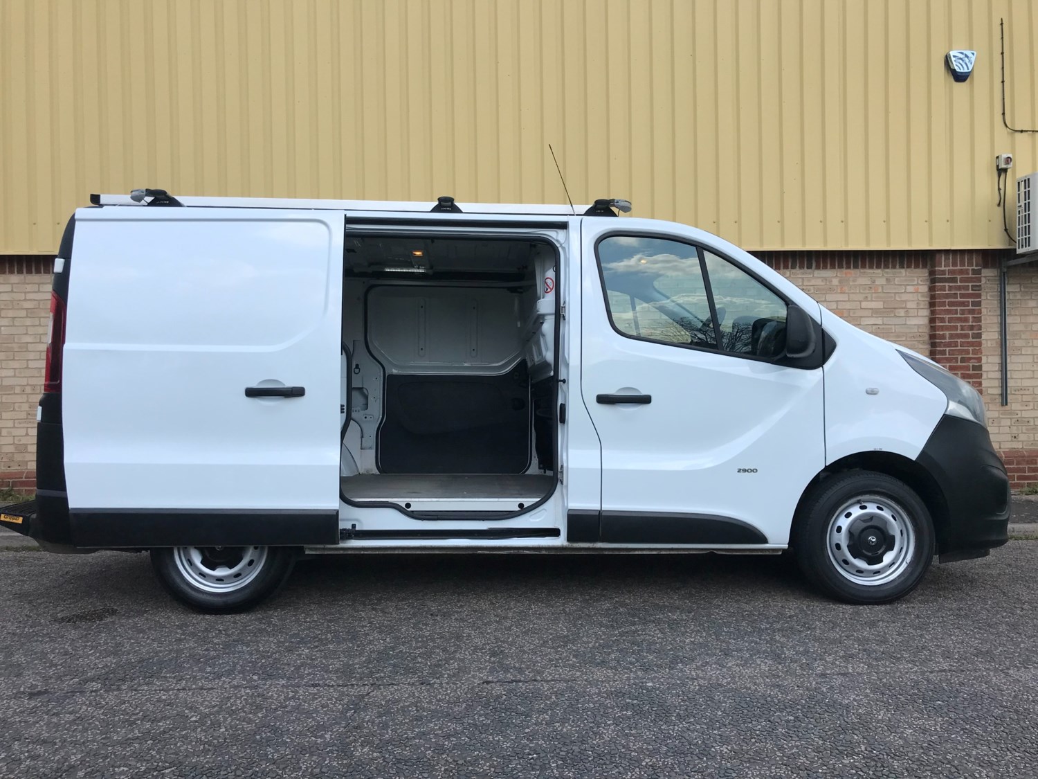 Vauxhall Vivaro Listing Image