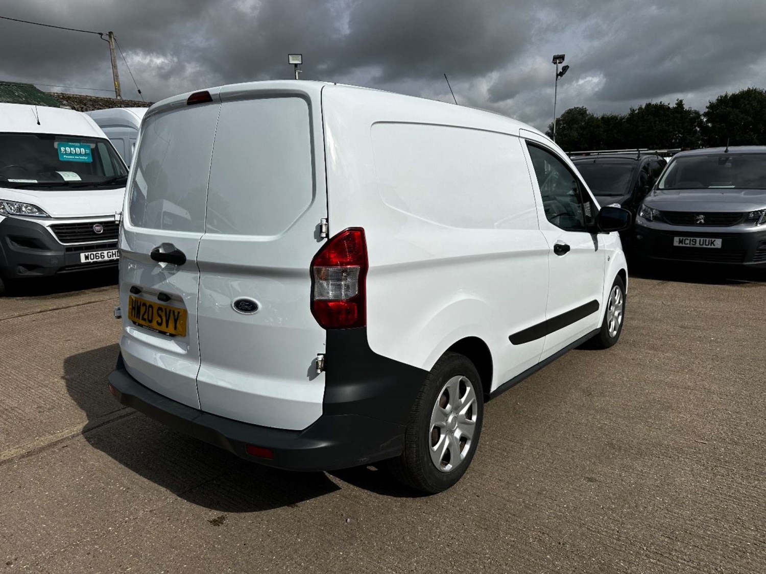 Ford Transit Courier Listing Image