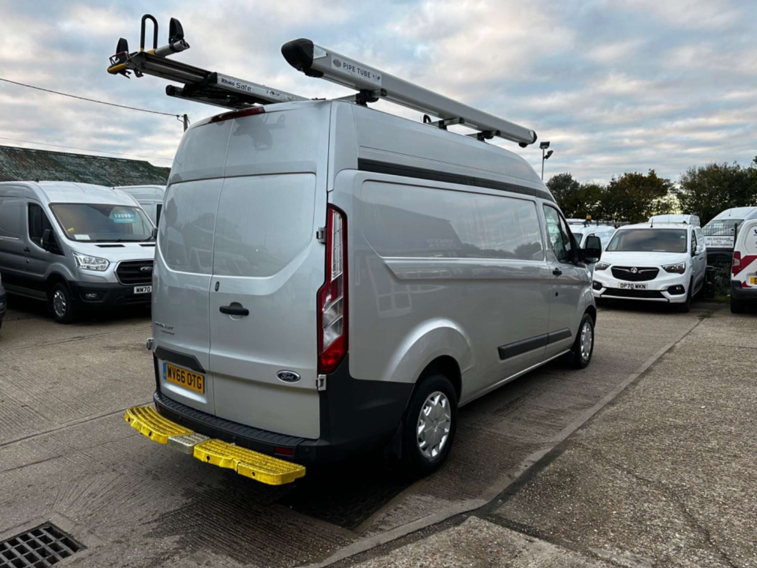 Ford Transit Custom Listing Image