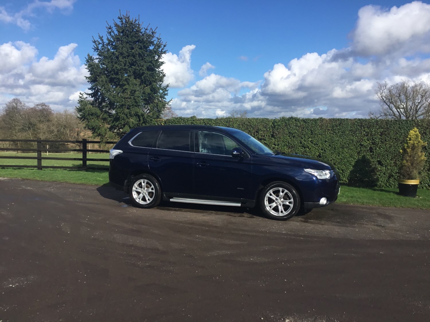 Mitsubishi Outlander Listing Image