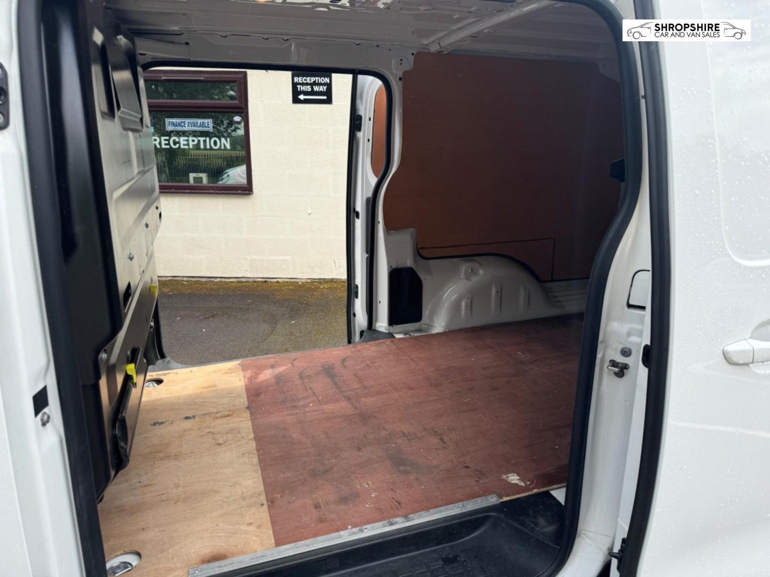 Vauxhall Vivaro Listing Image