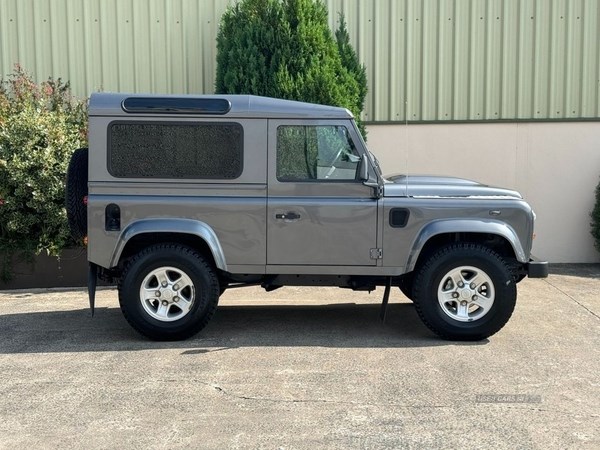 Land Rover Defender Listing Image