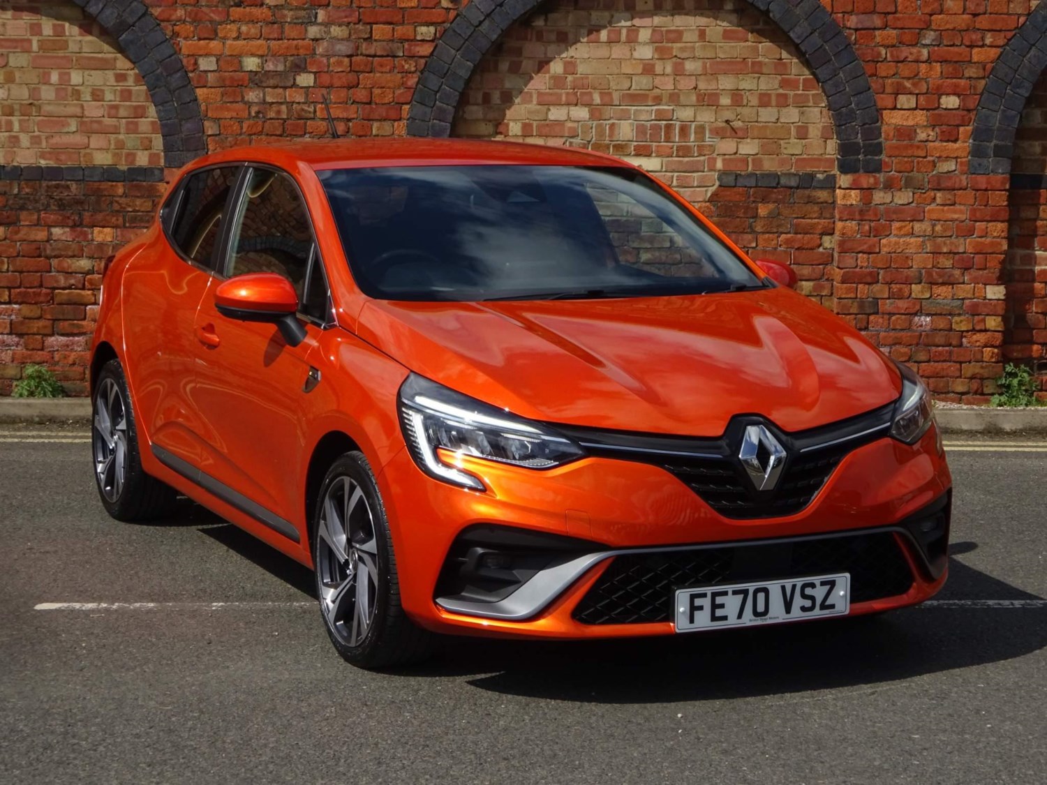 Renault Clio Listing Image