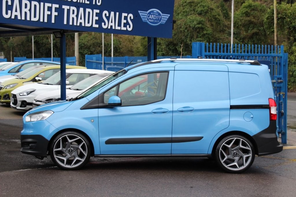 Ford Transit Courier Listing Image