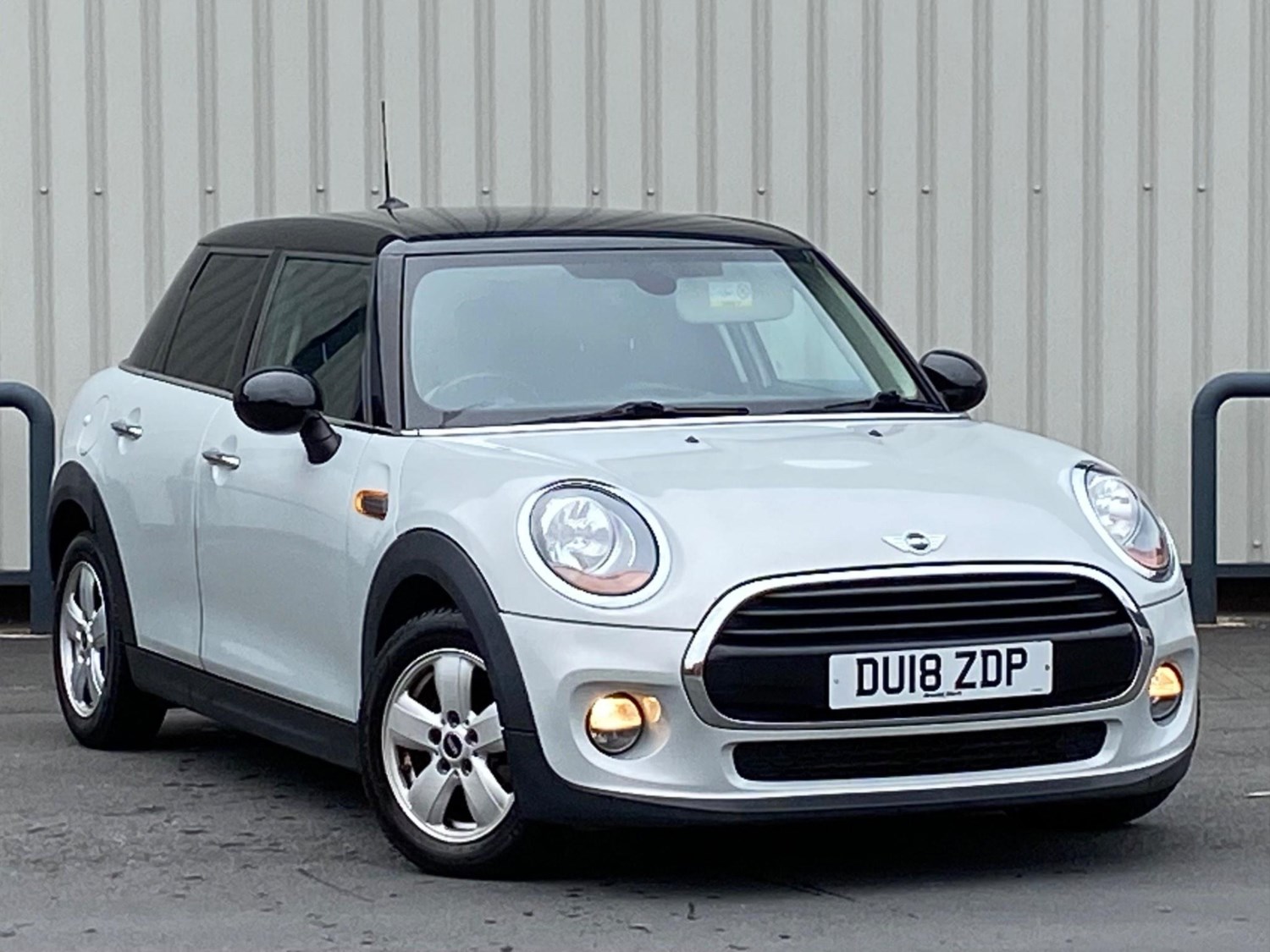 MINI Hatch Listing Image