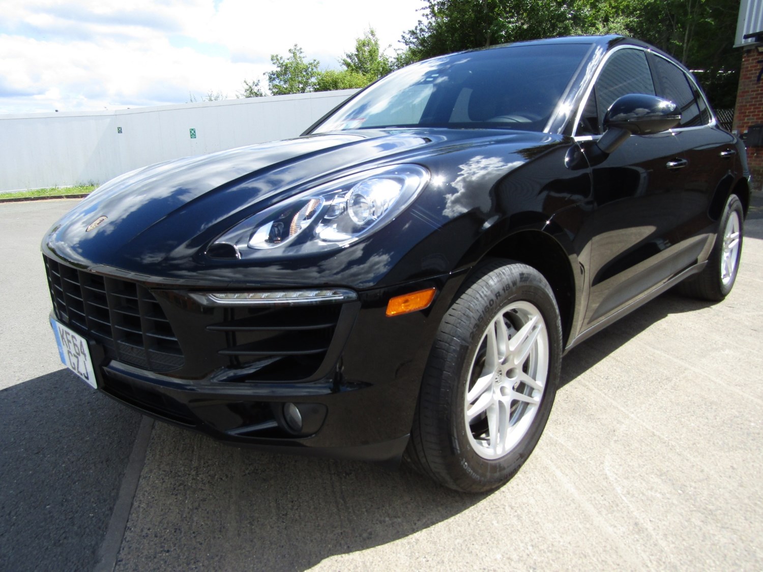 Porsche Macan Listing Image