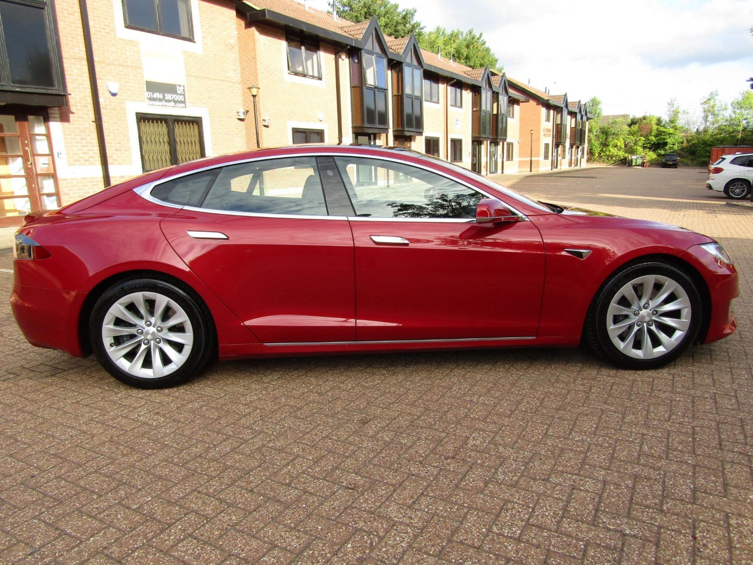 Tesla Model S Listing Image