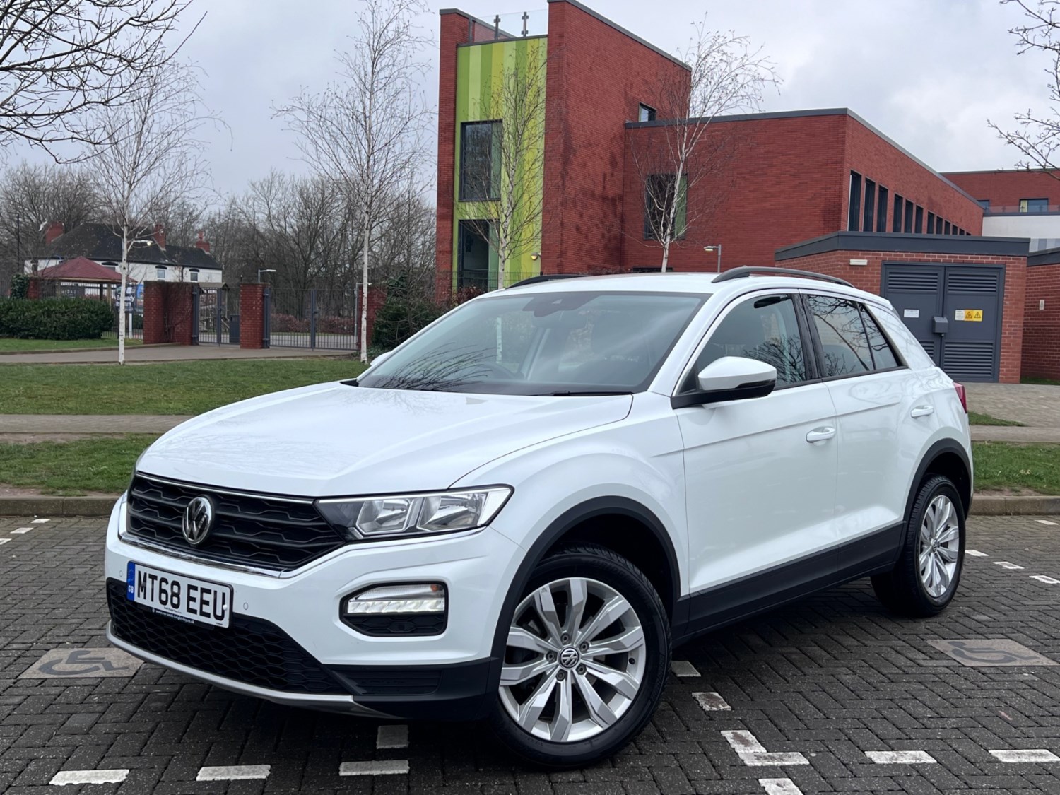 Volkswagen T-Roc Listing Image