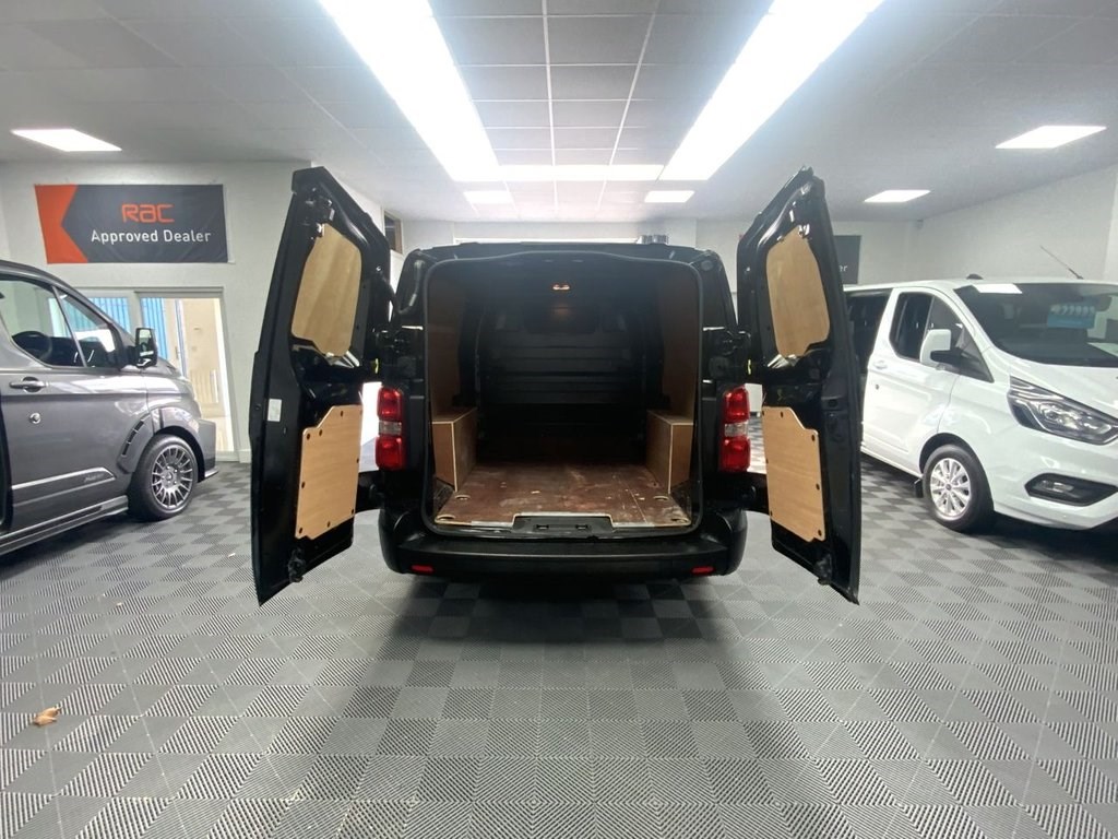 Vauxhall Vivaro Listing Image