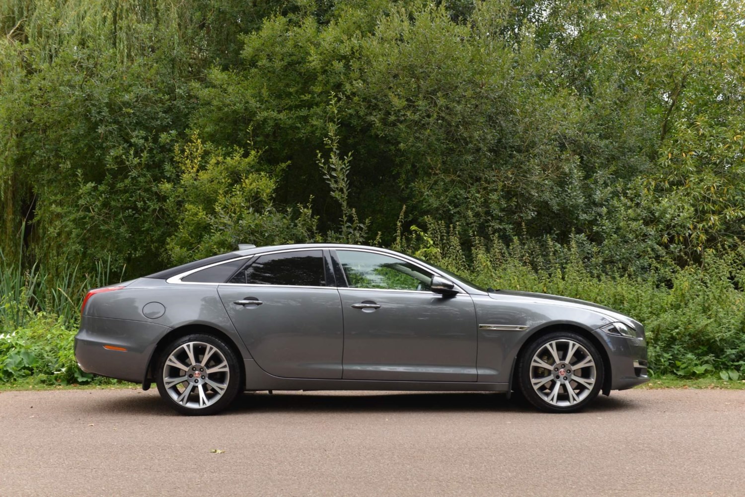 Jaguar XJ Listing Image