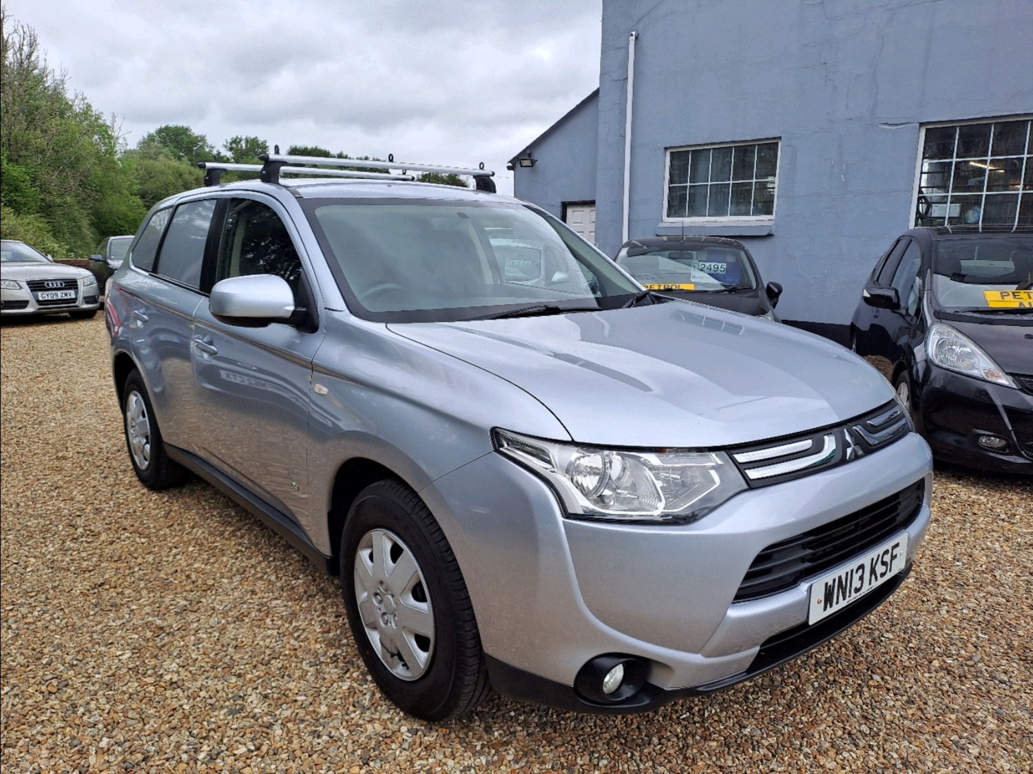 Mitsubishi Outlander Listing Image