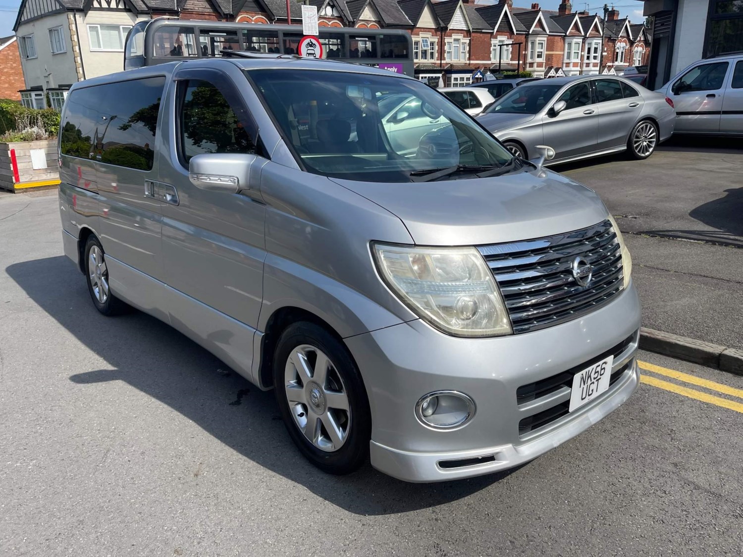 Nissan Elgrand Listing Image