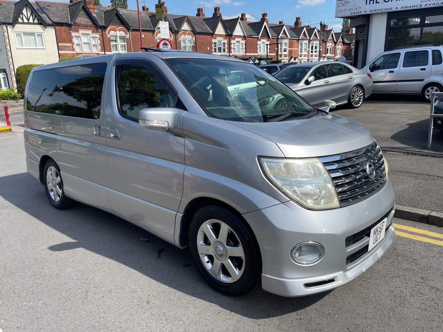 Nissan Elgrand Listing Image