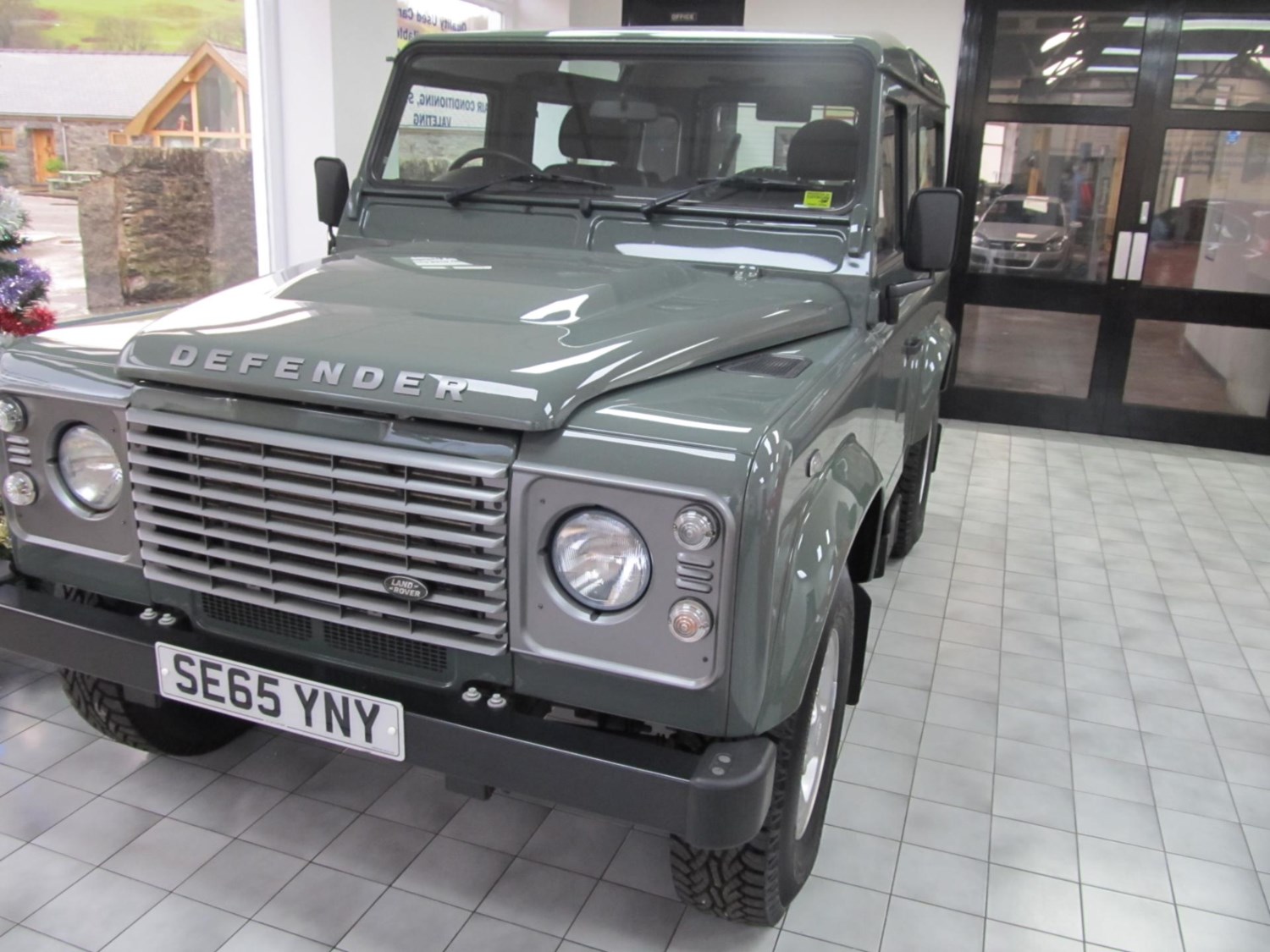 Land Rover Defender Listing Image