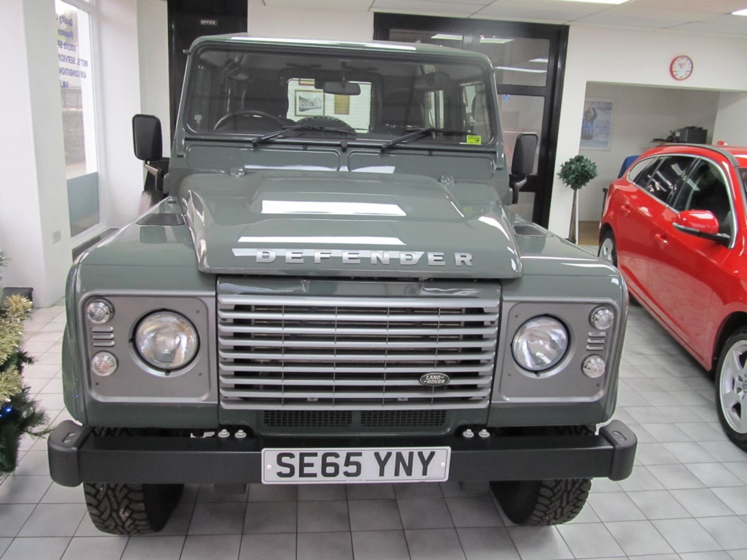 Land Rover Defender Listing Image