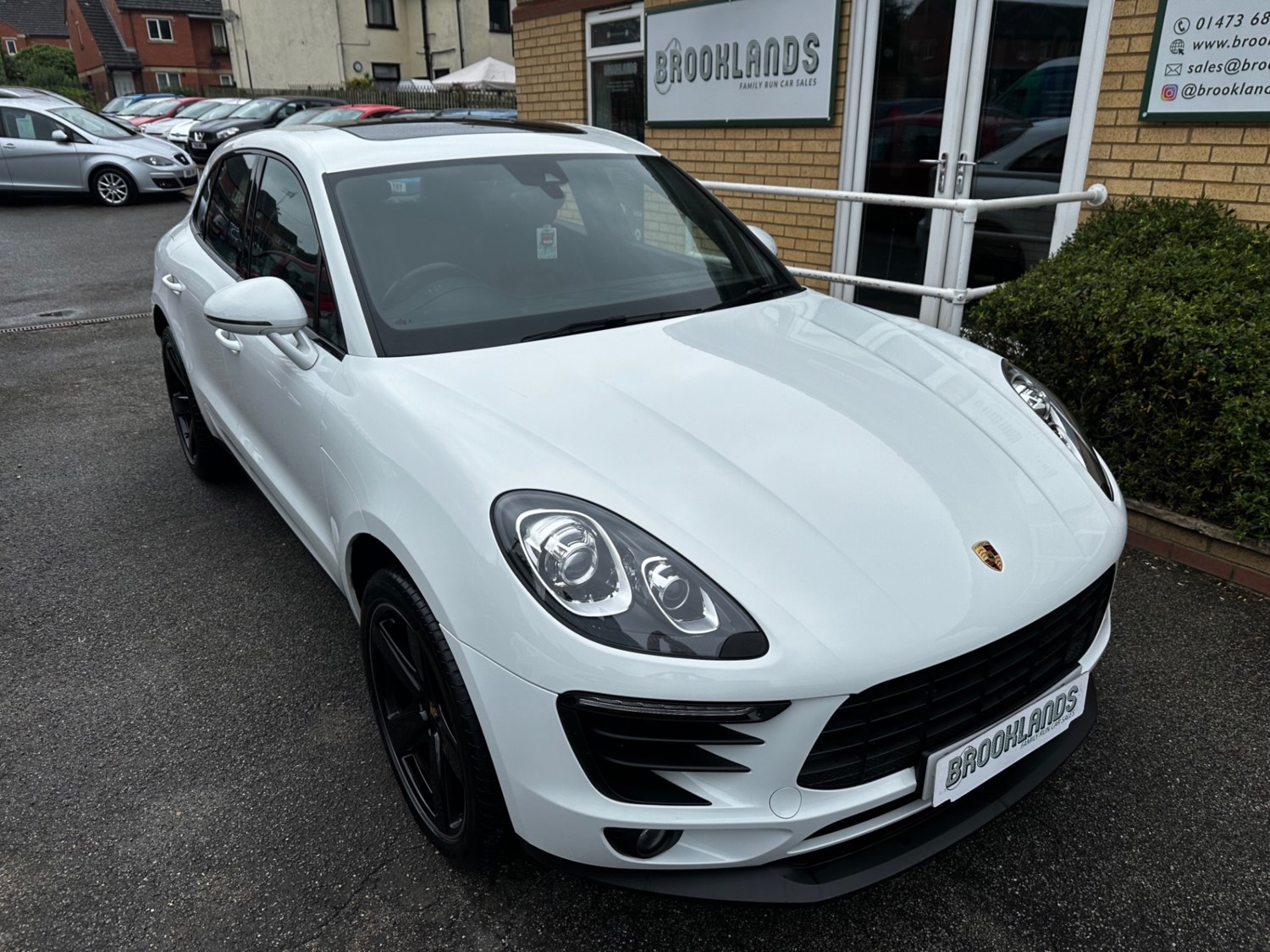 Porsche Macan Listing Image