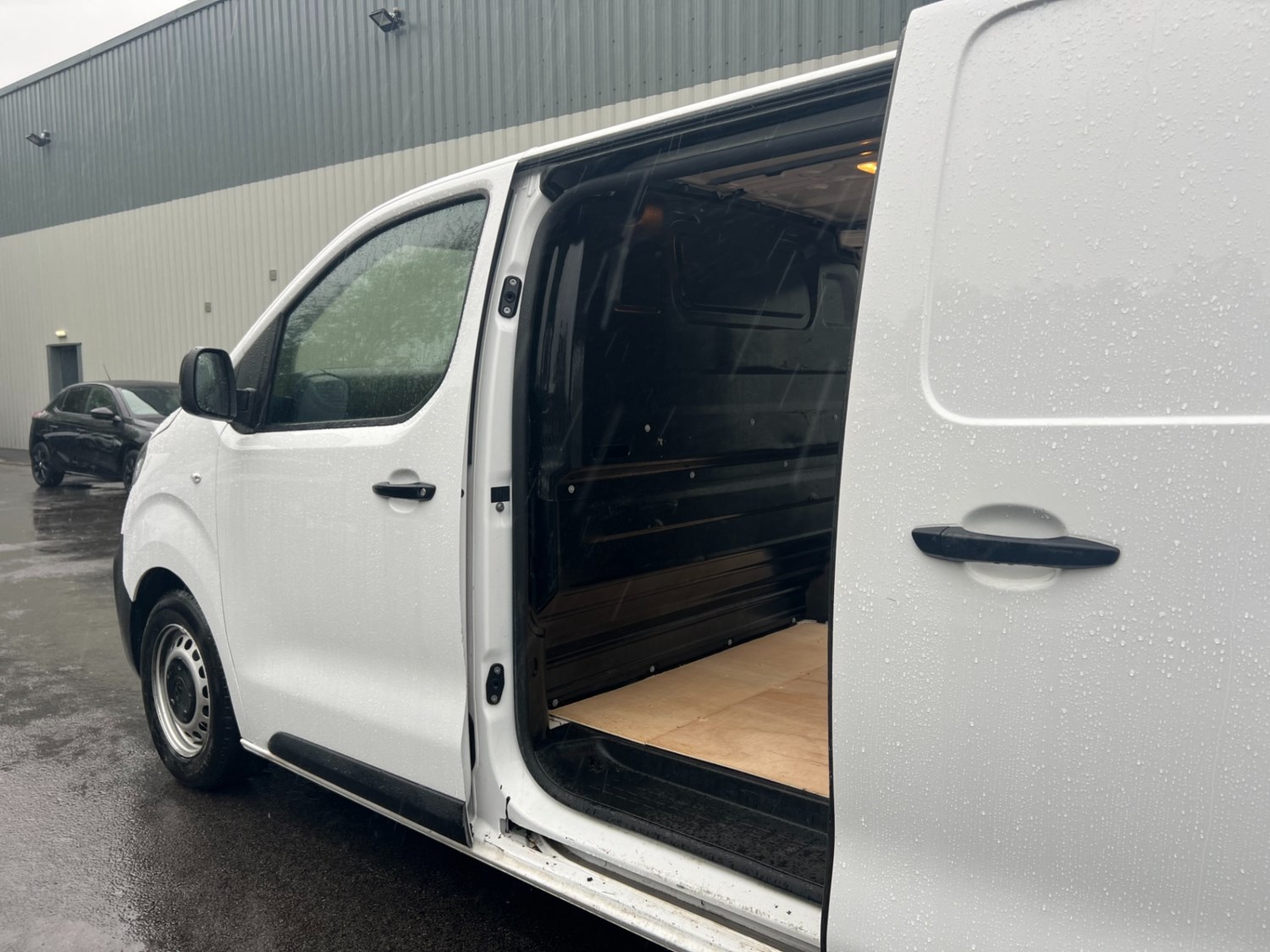 Vauxhall Vivaro Listing Image