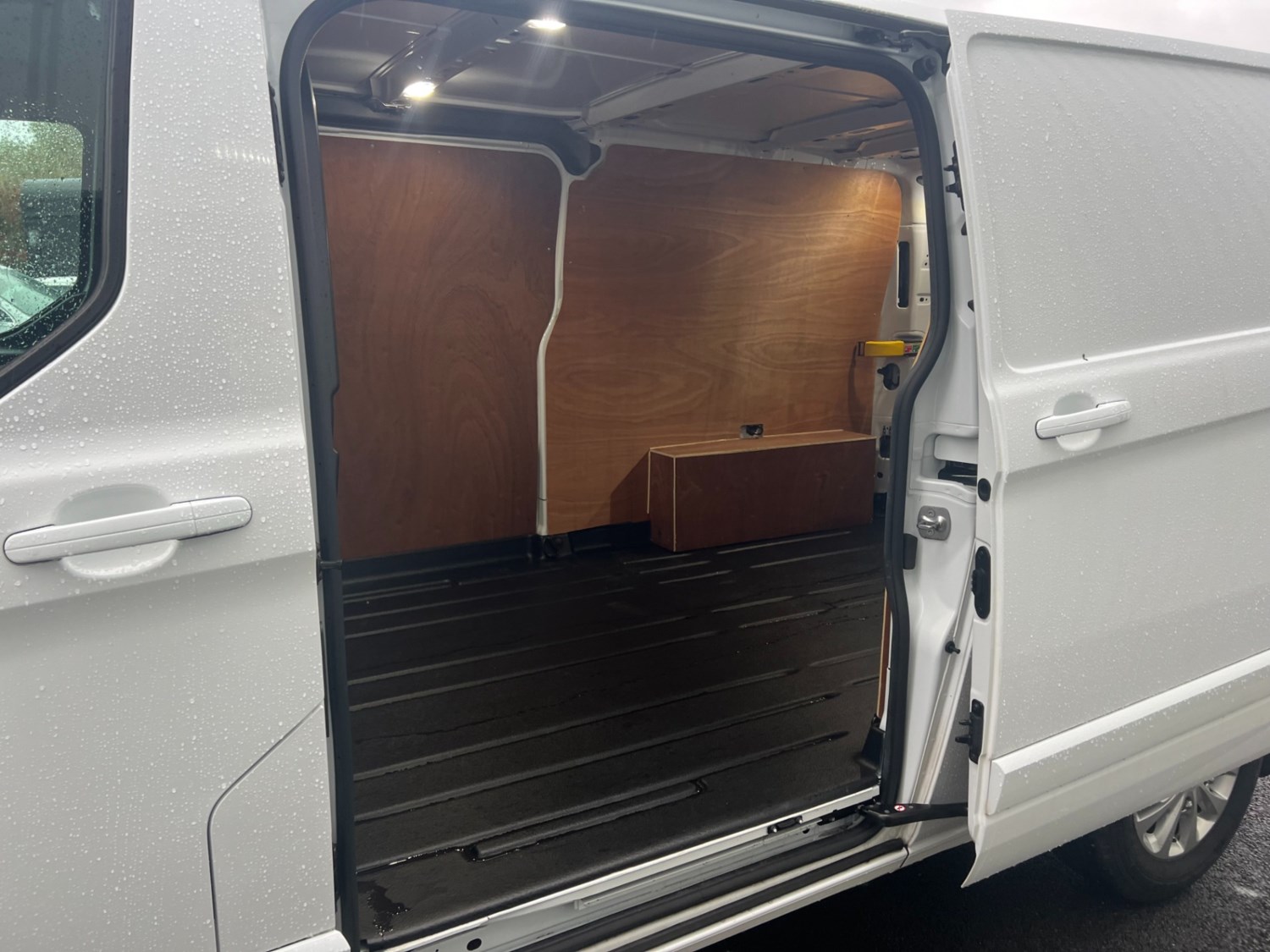 Ford Transit Custom Listing Image