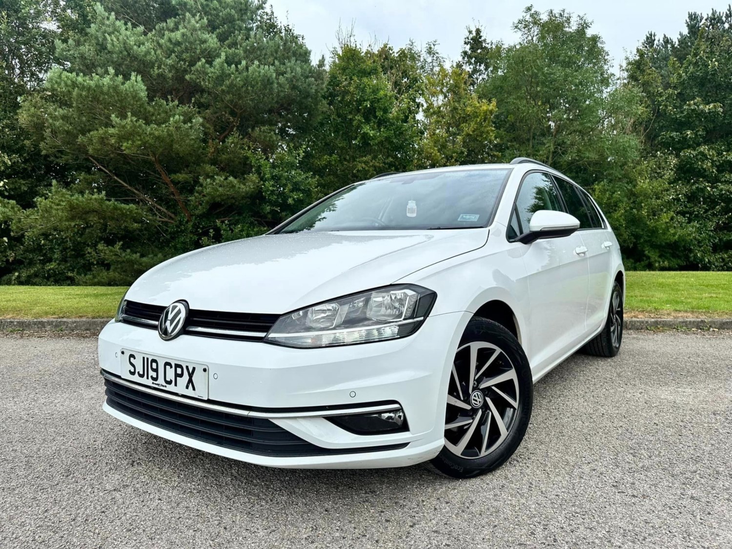 Volkswagen Golf Listing Image