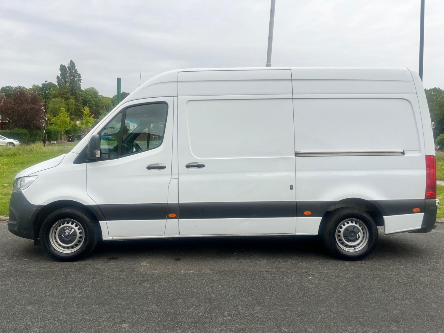 Mercedes-Benz Sprinter Listing Image