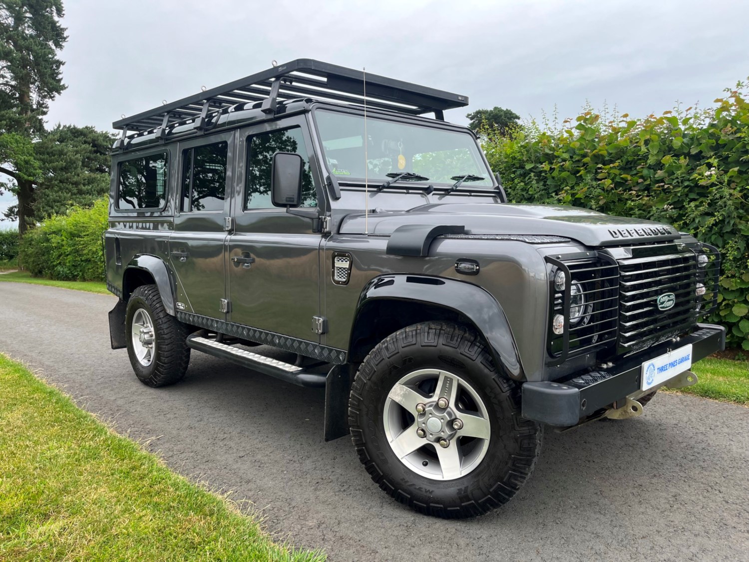 Land Rover Defender Listing Image