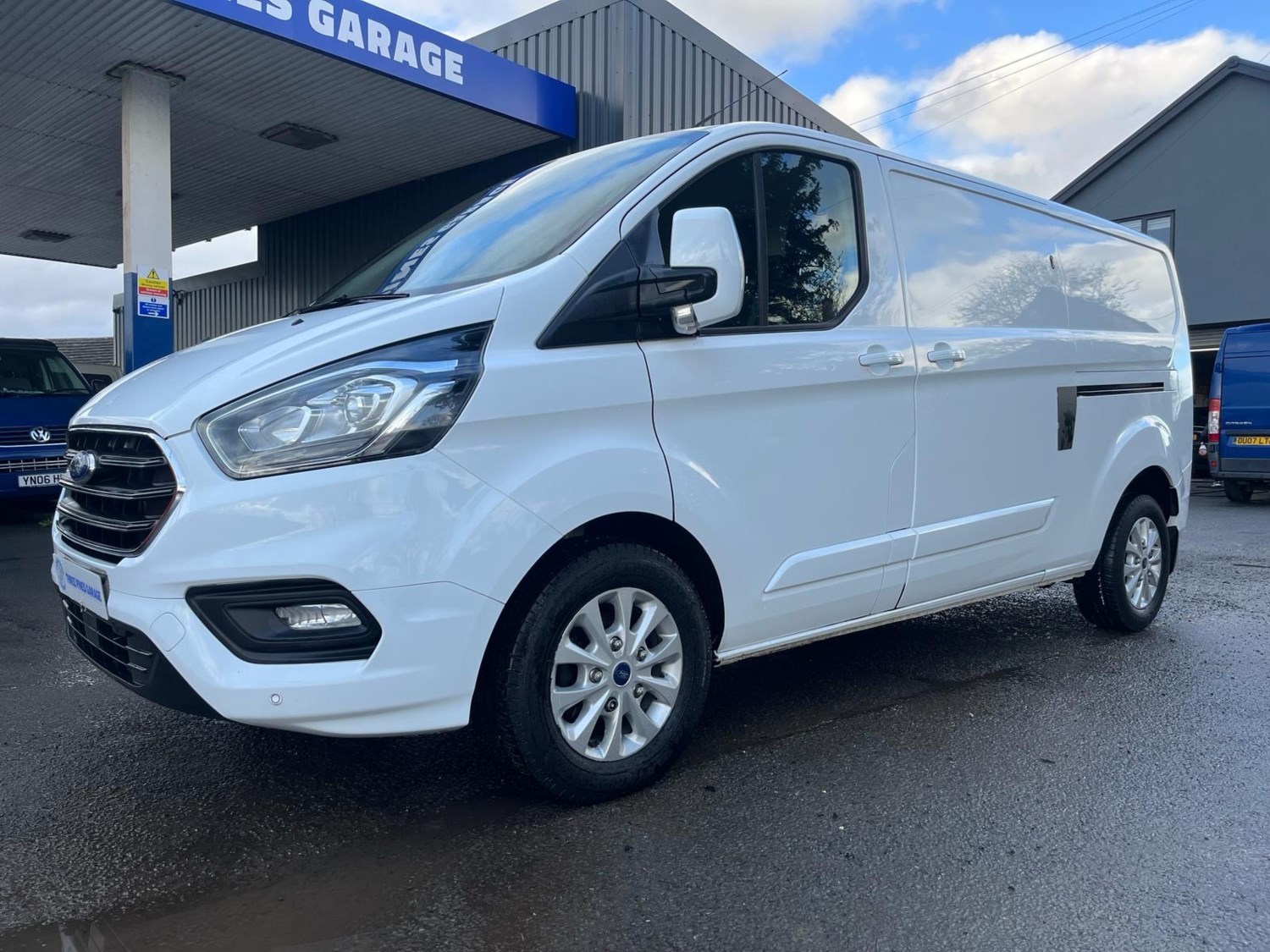 Ford Transit Custom Listing Image