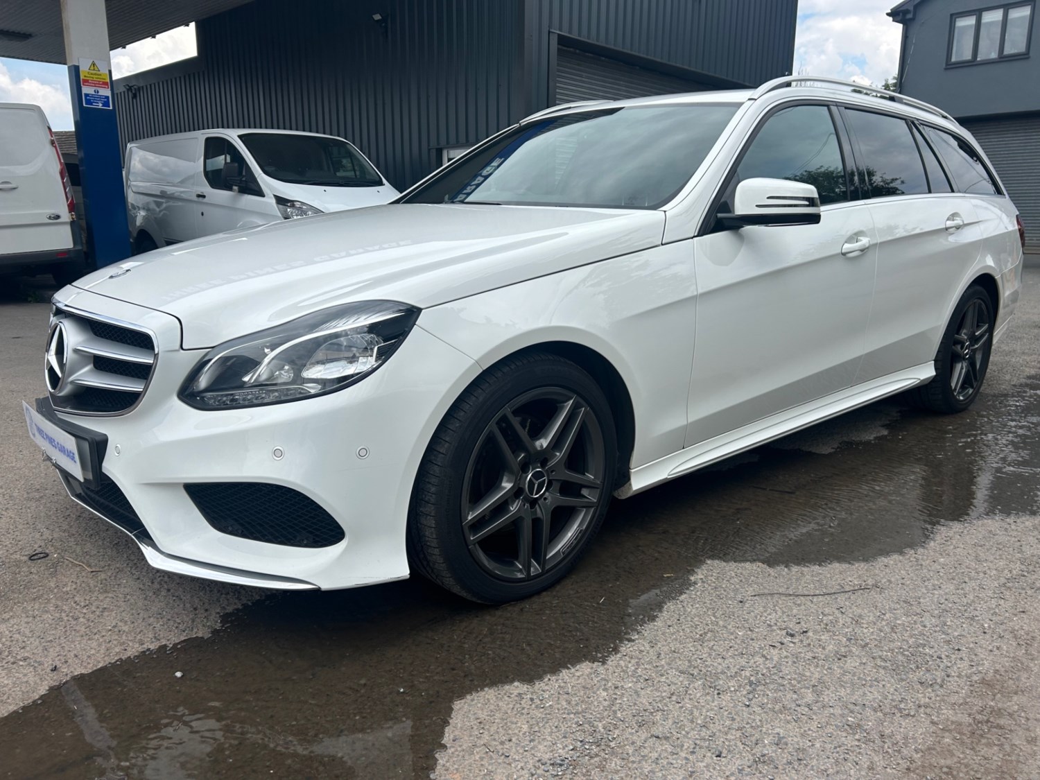 Mercedes-Benz E-Class Listing Image