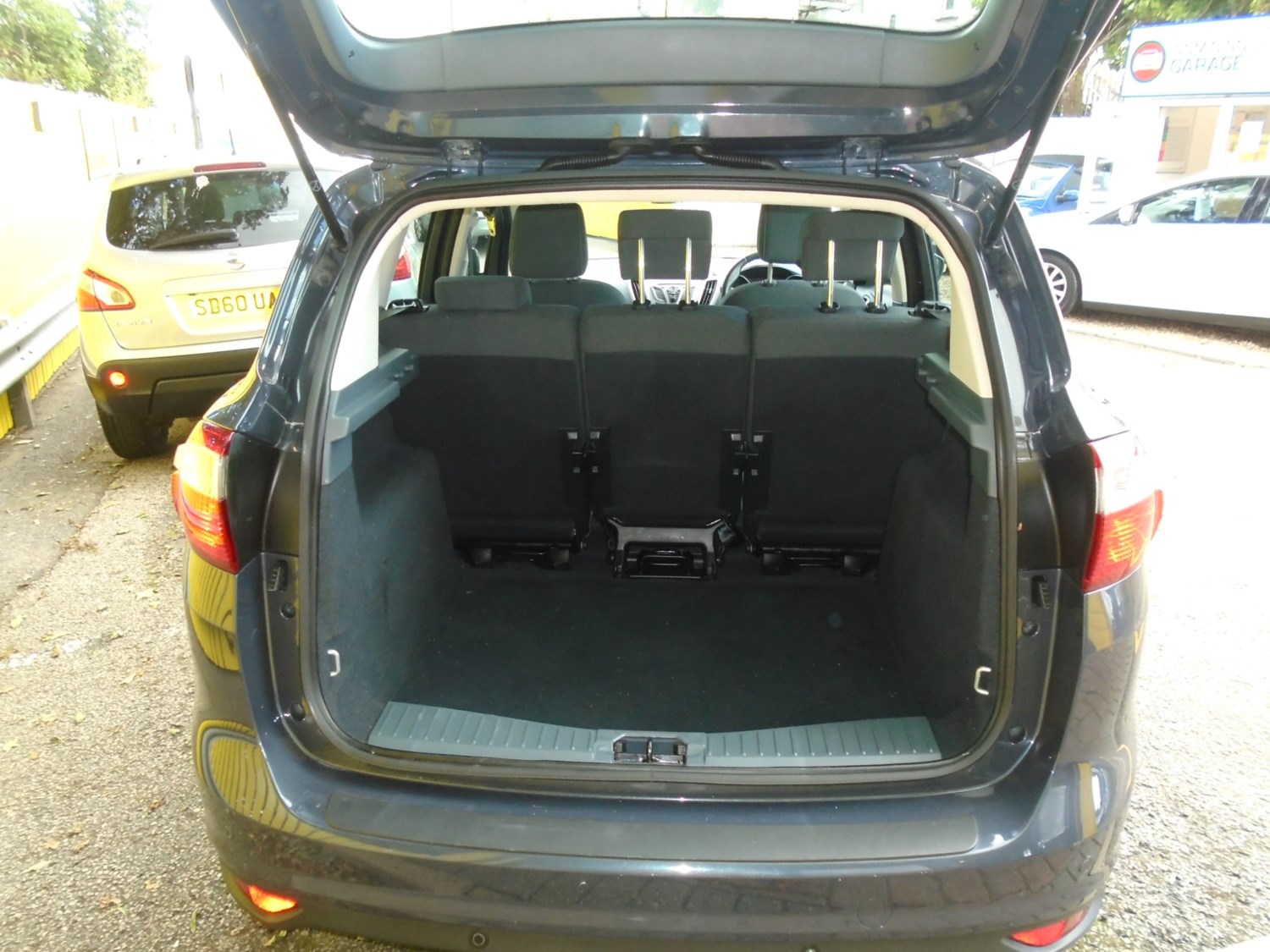 Ford C-Max Listing Image