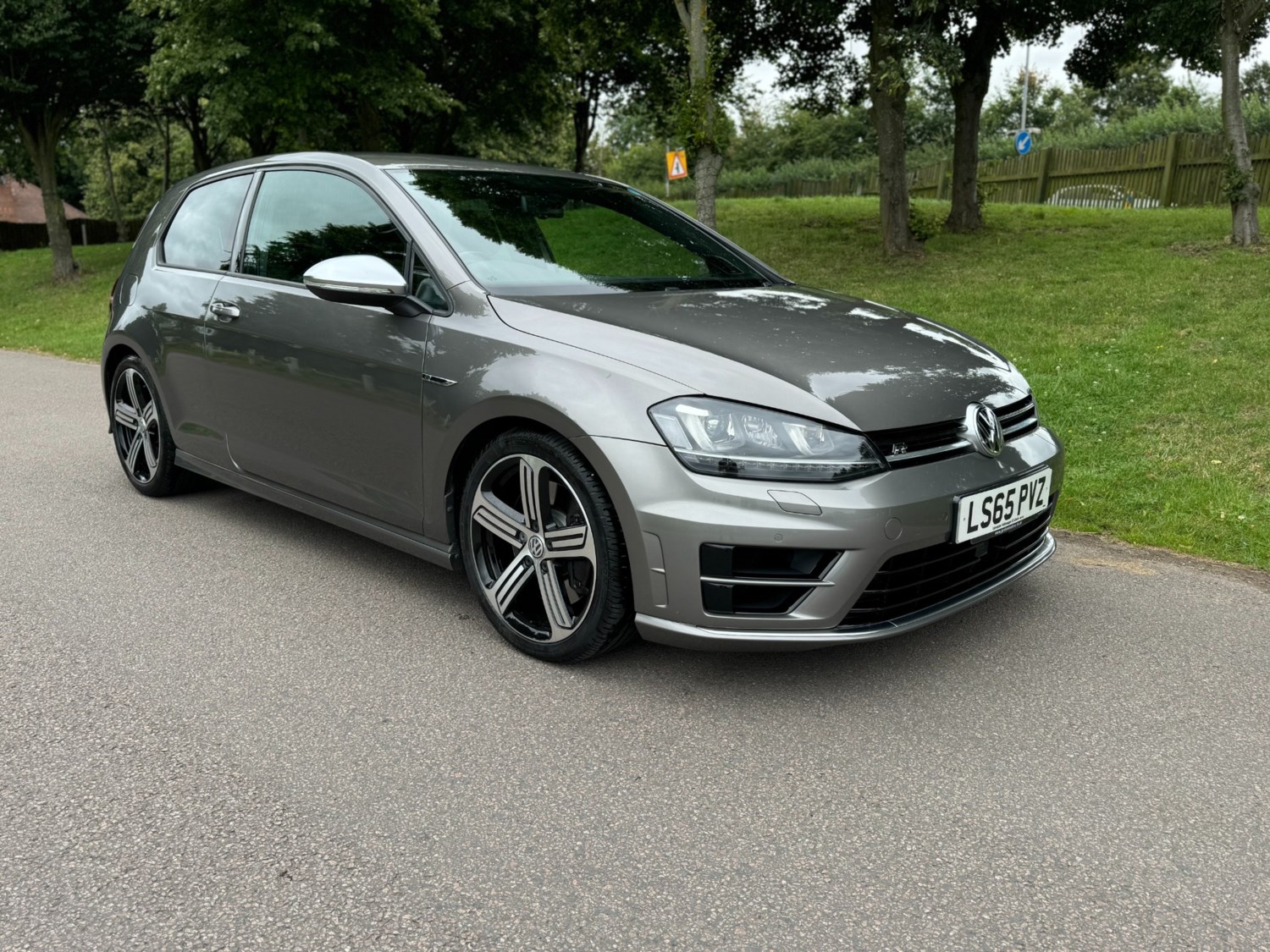 Volkswagen Golf Listing Image