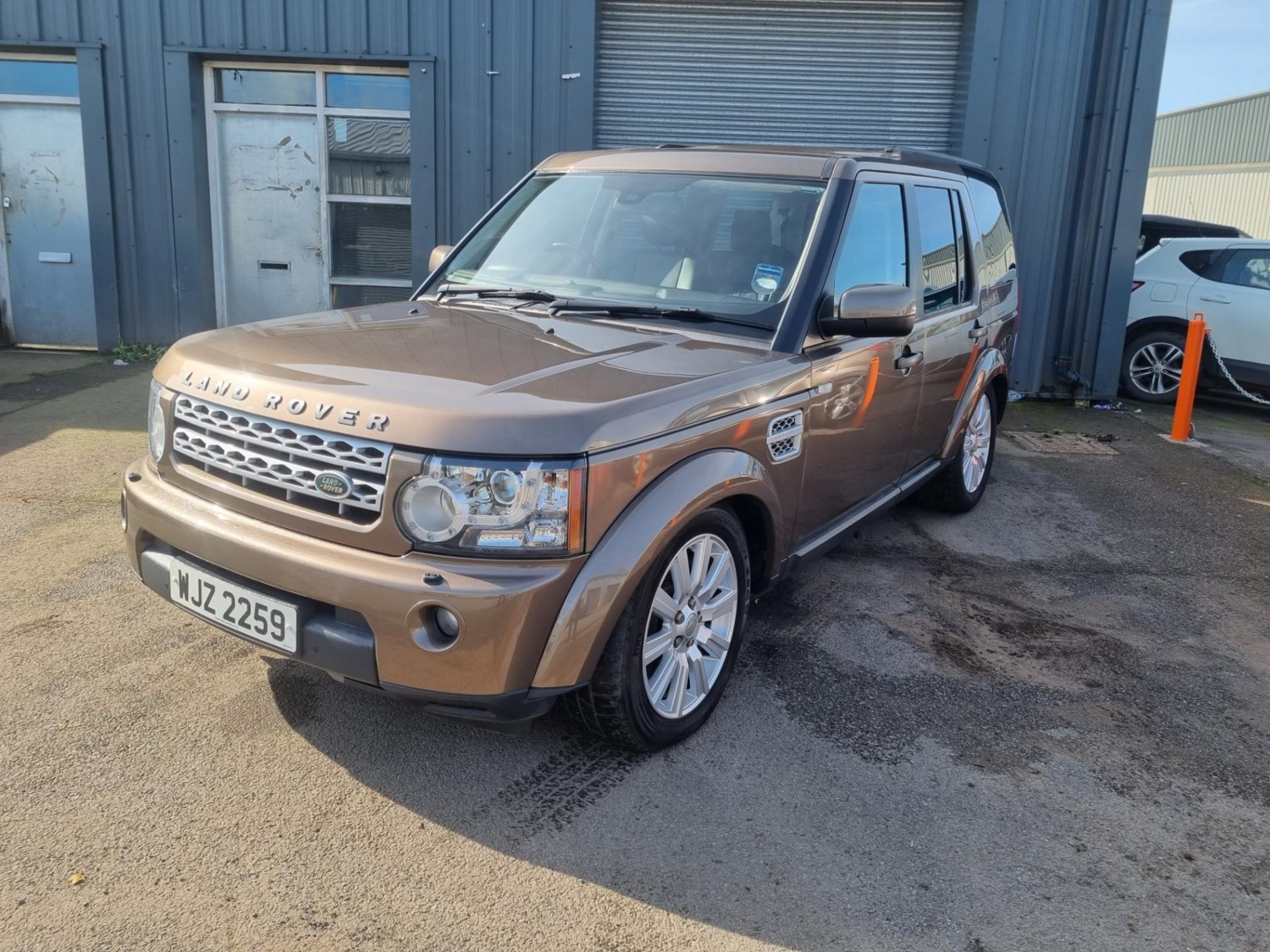 Land Rover Discovery Listing Image