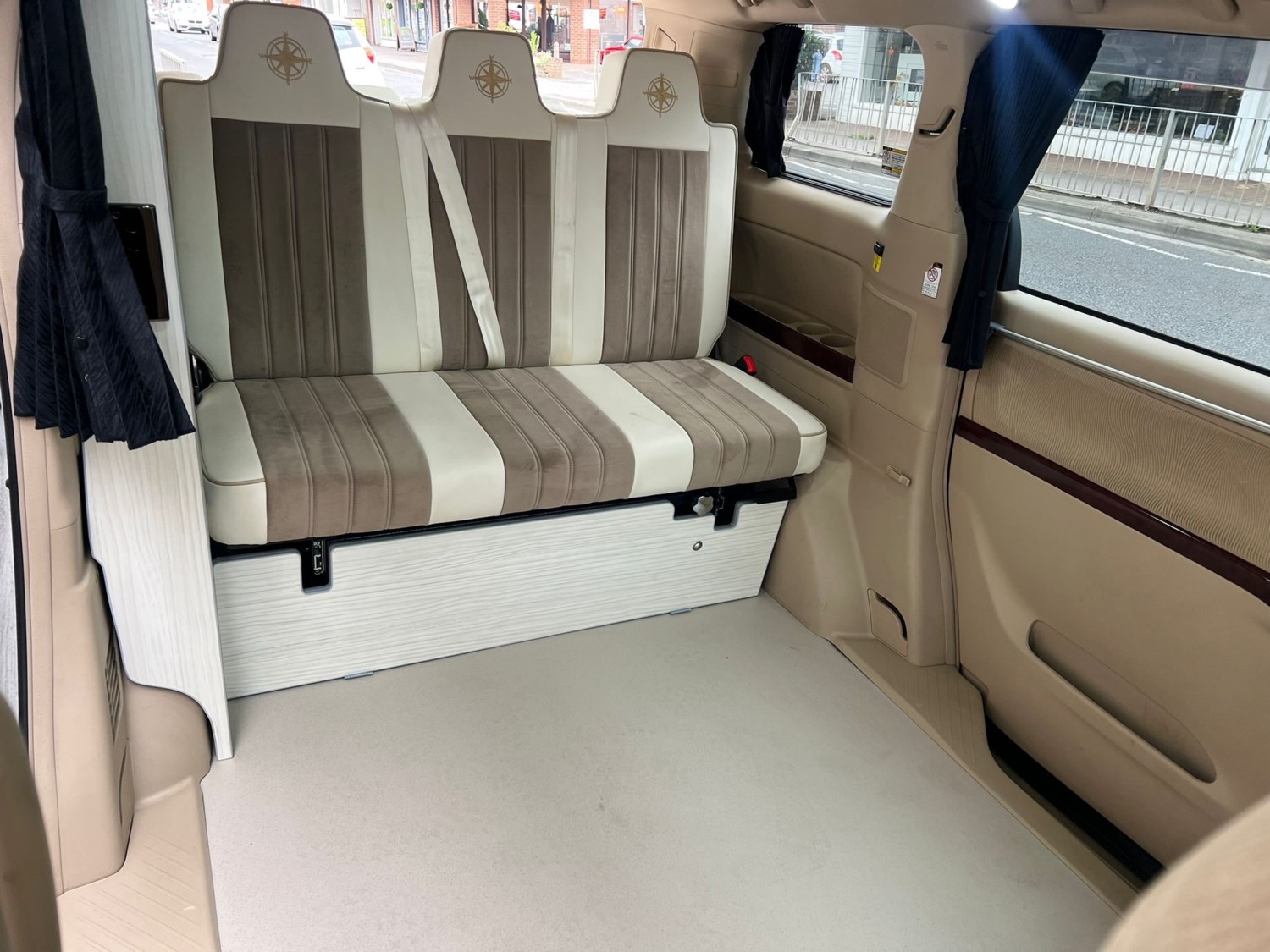 Toyota Alphard Listing Image