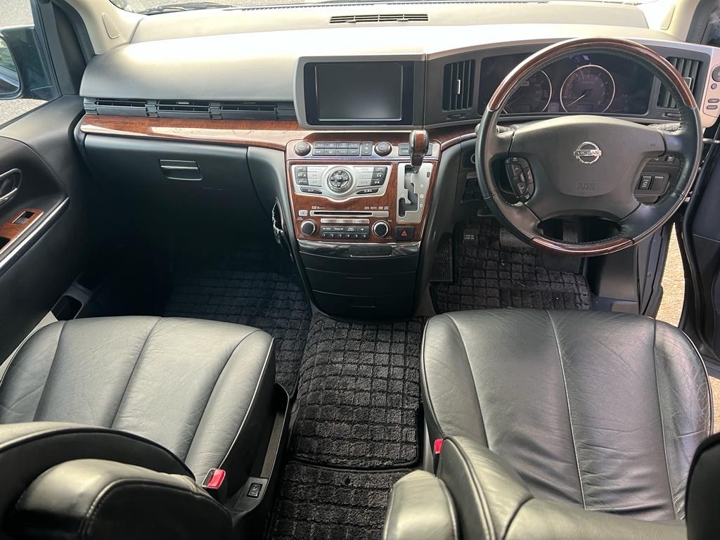 Nissan Elgrand Listing Image