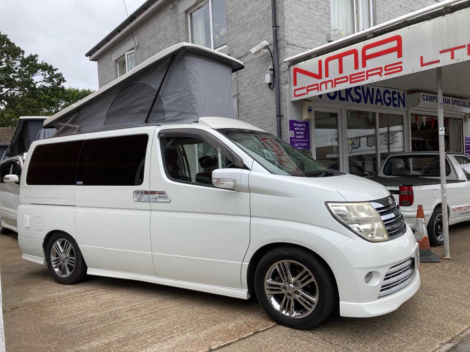 Nissan Elgrand Listing Image