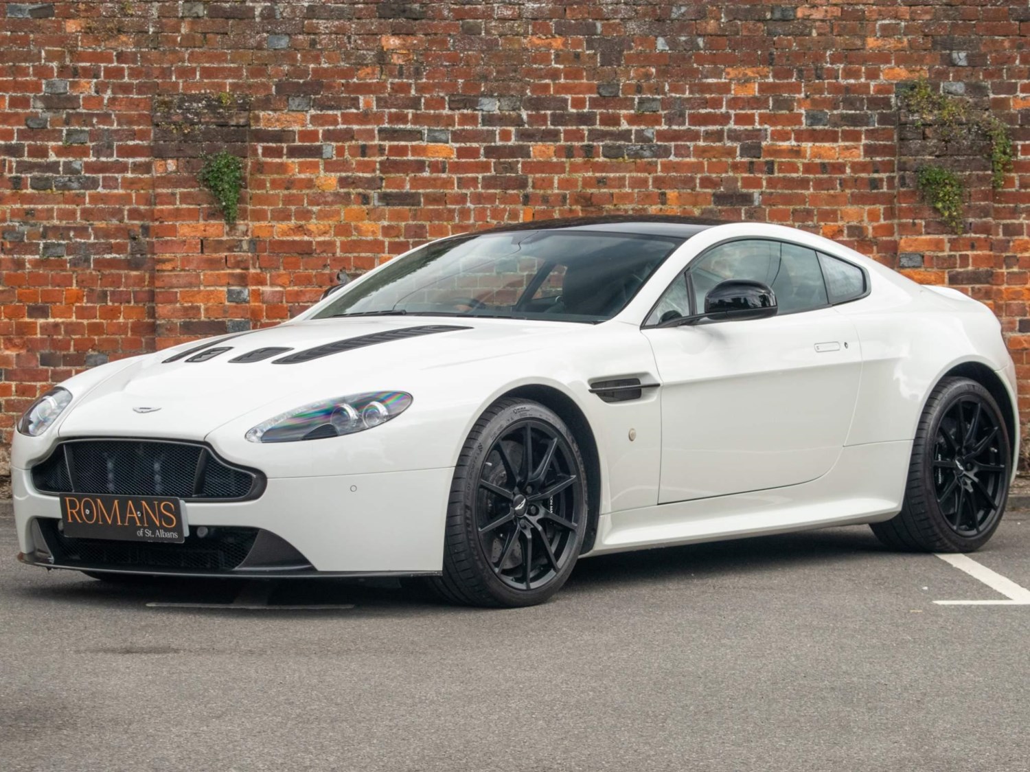 Aston Martin Vantage Listing Image