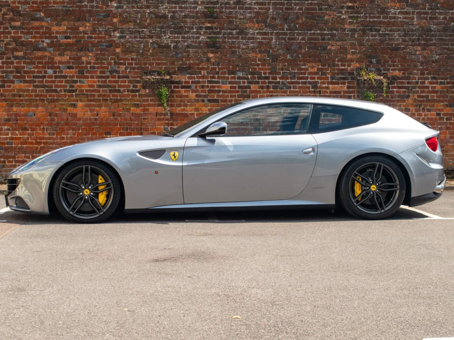 Ferrari FF Listing Image