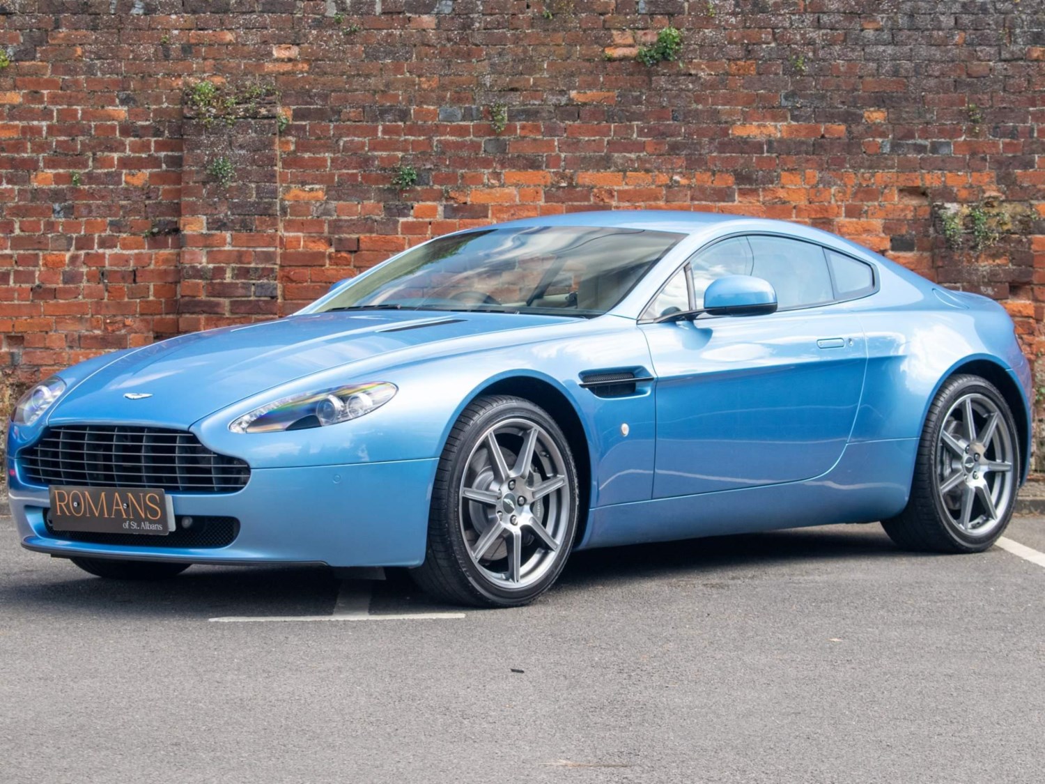 Aston Martin Vantage Listing Image