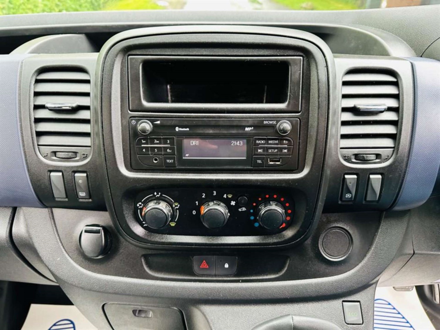 Vauxhall Vivaro Listing Image