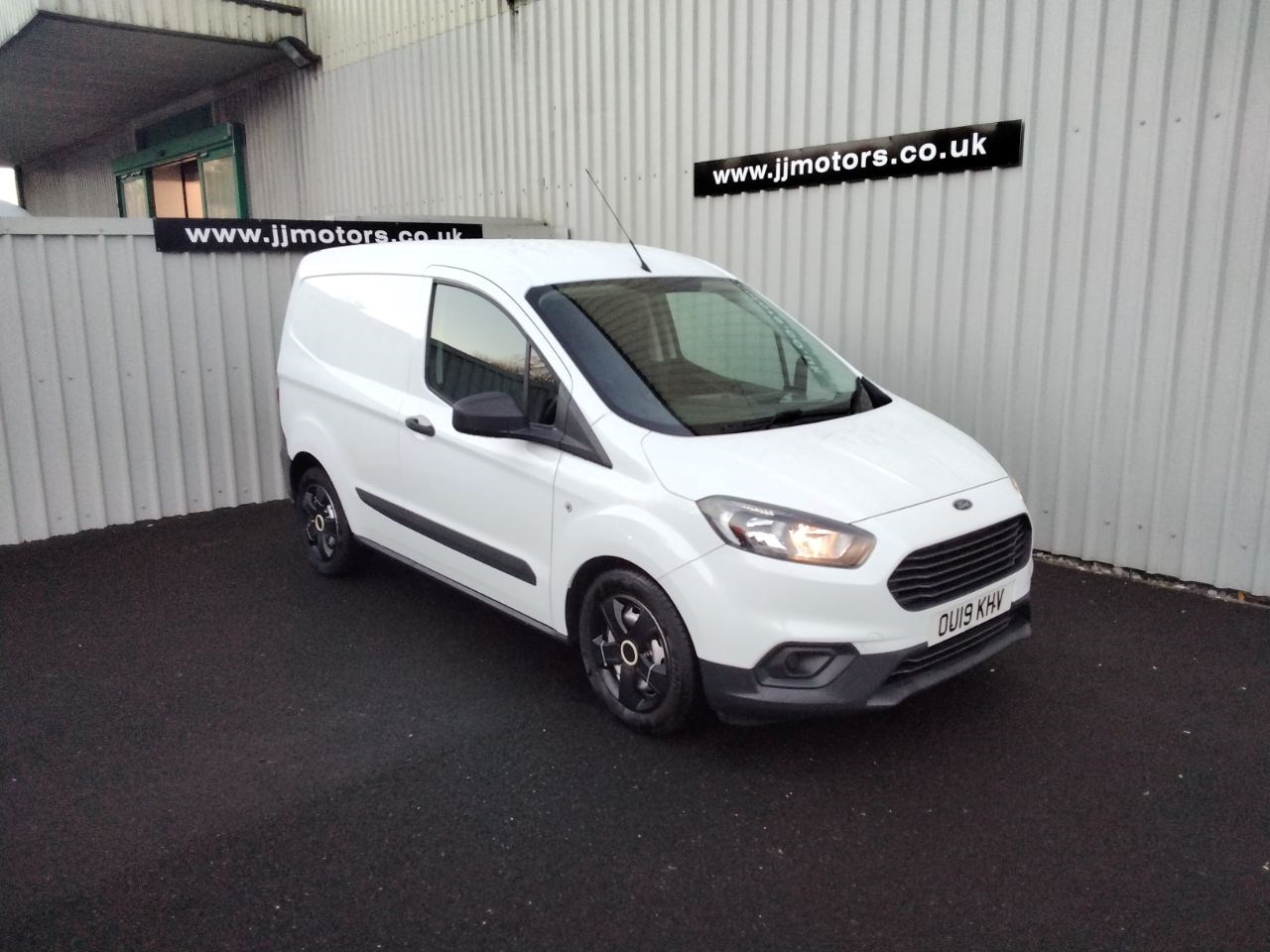 Ford Transit Courier Listing Image