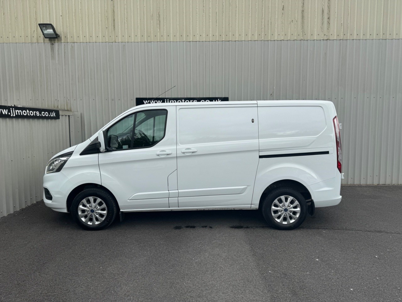 Ford Transit Custom Listing Image