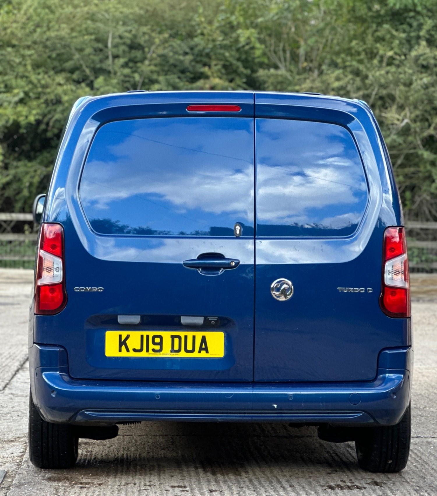 Vauxhall Combo Listing Image