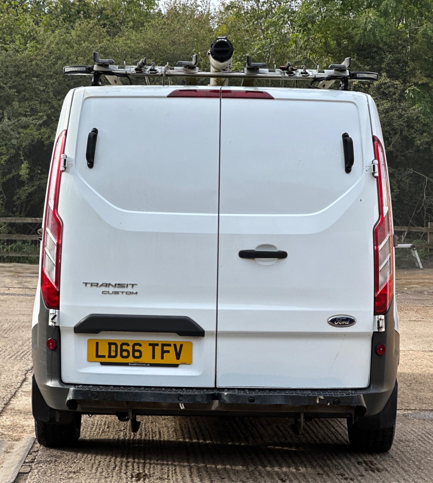 Ford Transit Custom Listing Image