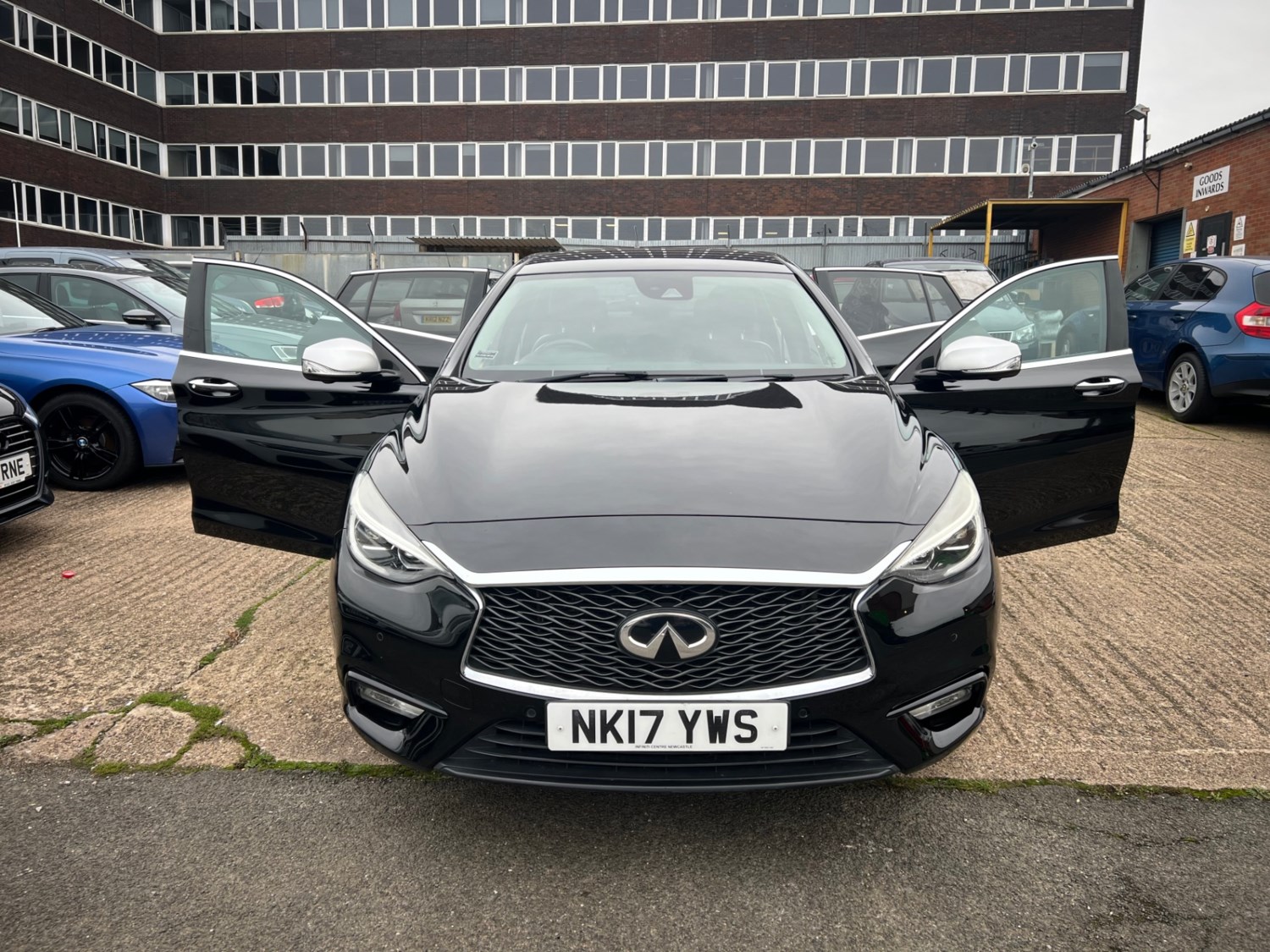 Infiniti Q30 Listing Image