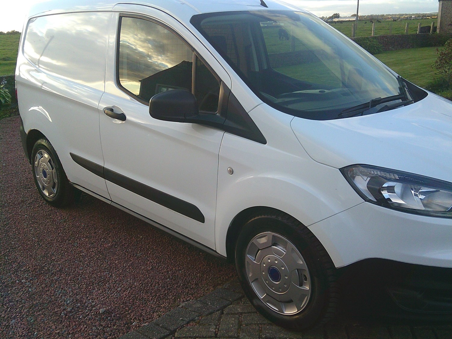 Ford Transit Courier Listing Image