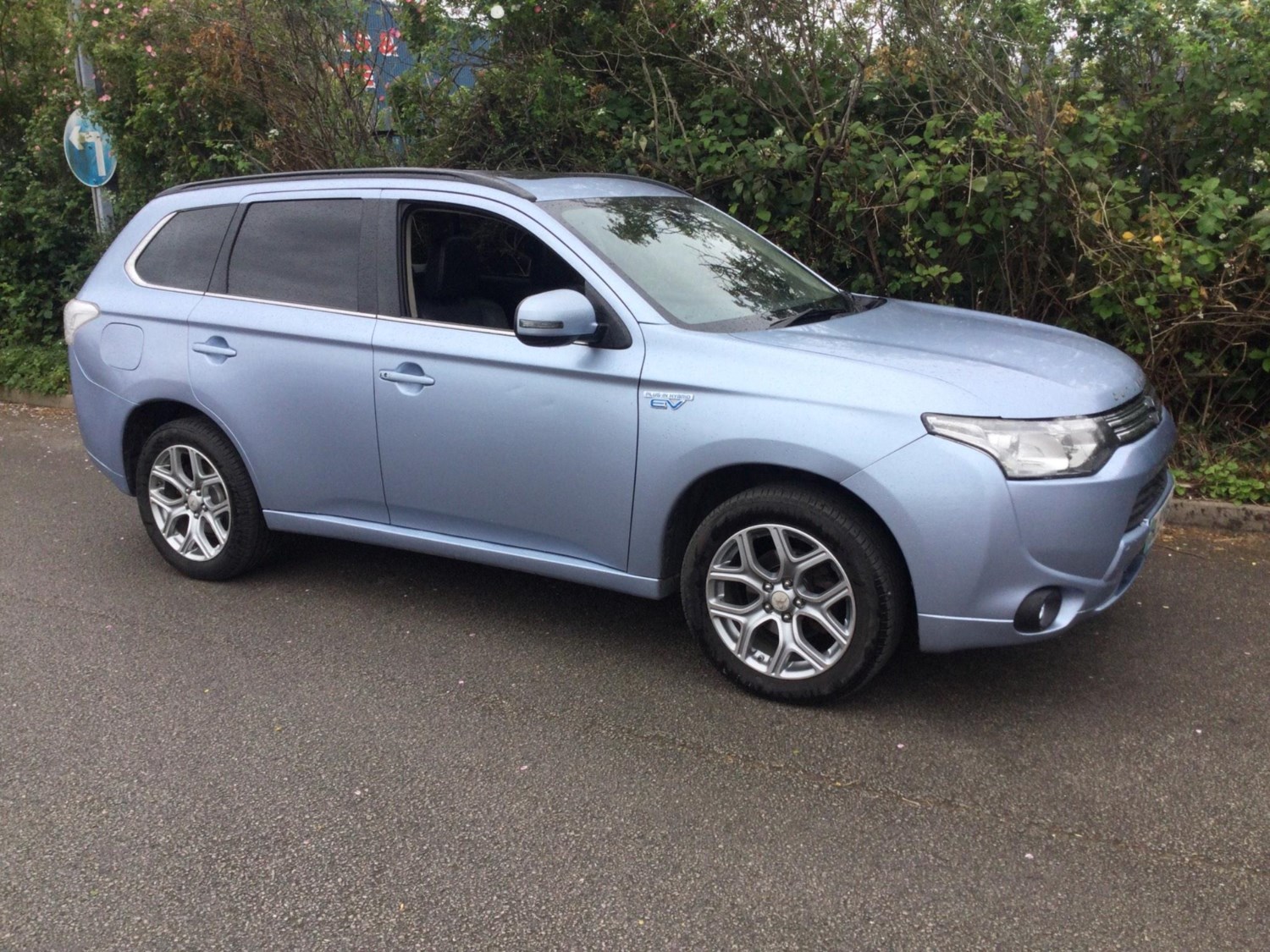 Mitsubishi Outlander Listing Image