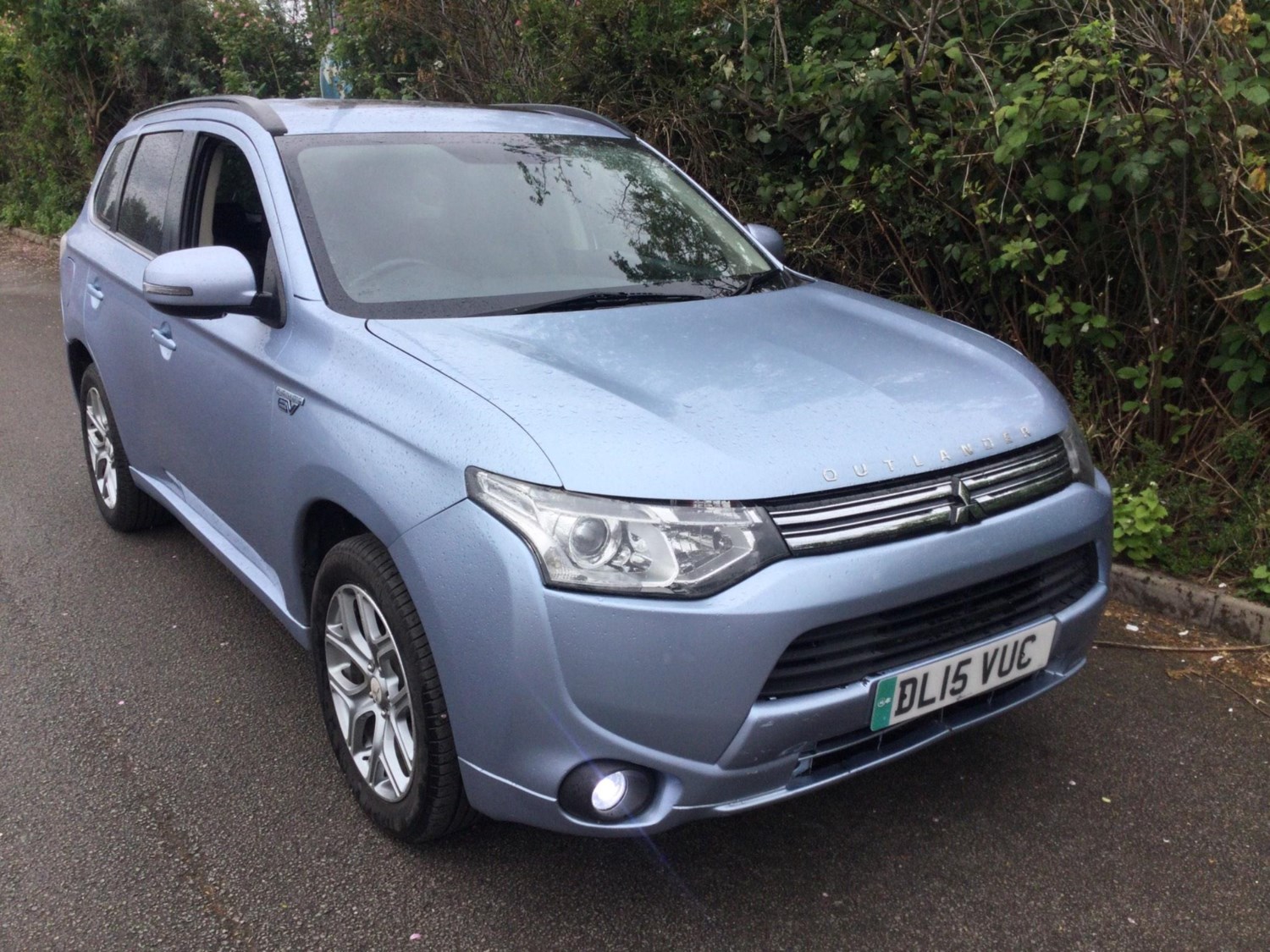 Mitsubishi Outlander Listing Image