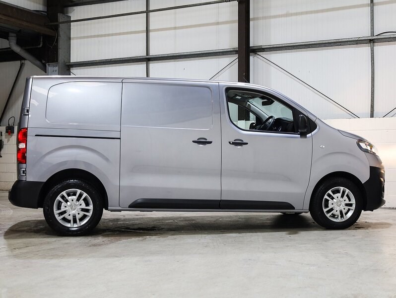 Vauxhall Vivaro Listing Image