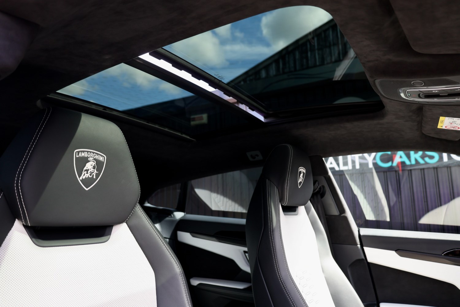 Lamborghini Urus Listing Image